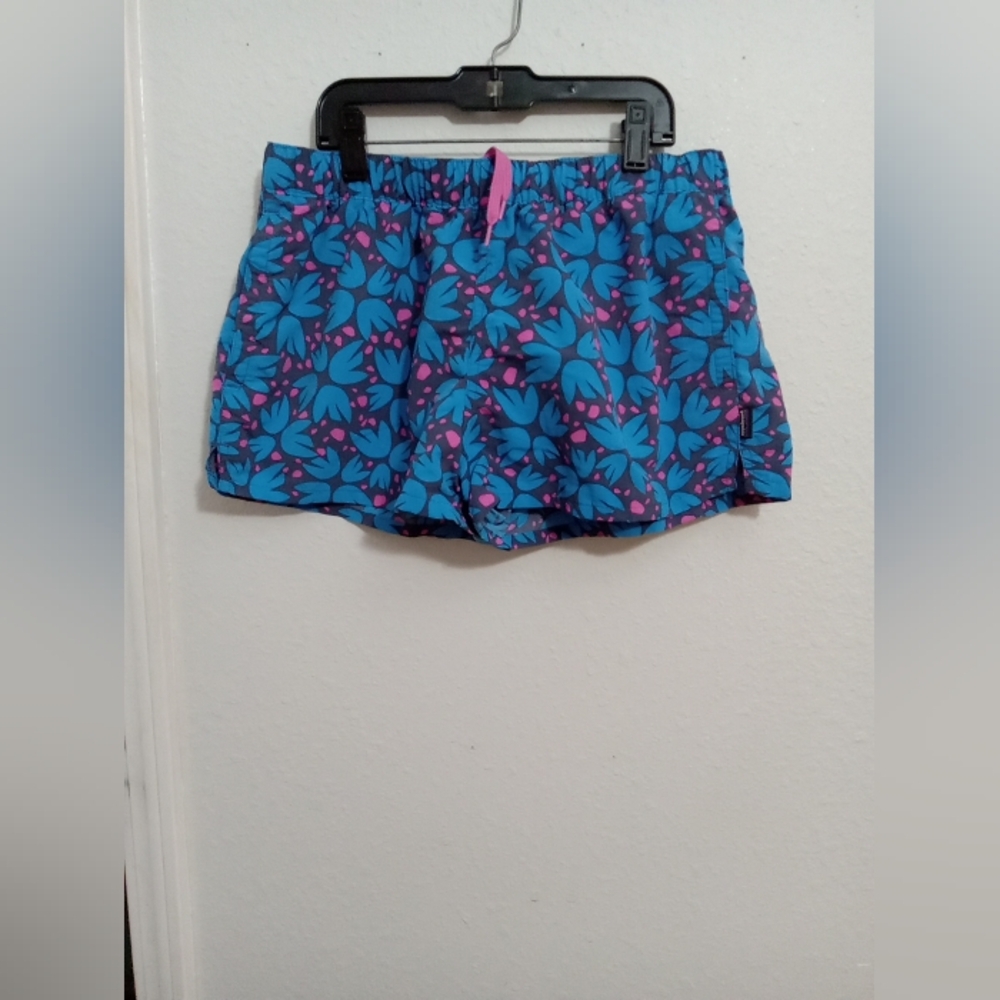 Women's Patagonia barely Baggie Running Hiking Shorts active wear blur size medi